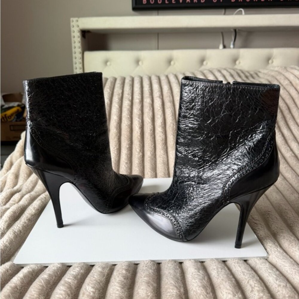 Tory Burch Black Patent Leather Crinkle Ankle Boots Size 9M - Picture 3 of 10